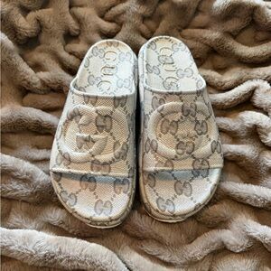 Gucci Monogram Sandals - Cream and Gray/Tan